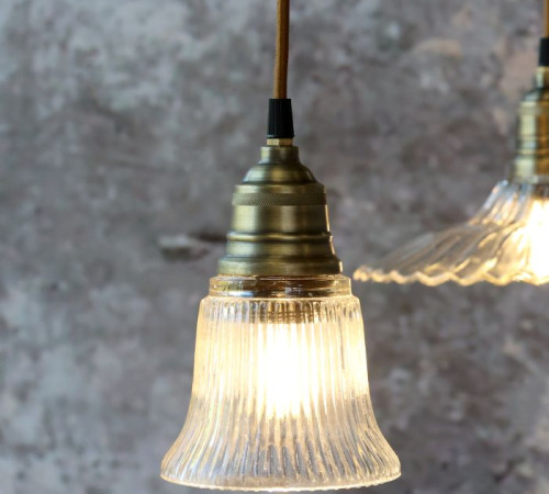 Sklenen&eacute; Svietidlo s mosadznou hornou časťou č&iacute;re 17 cm