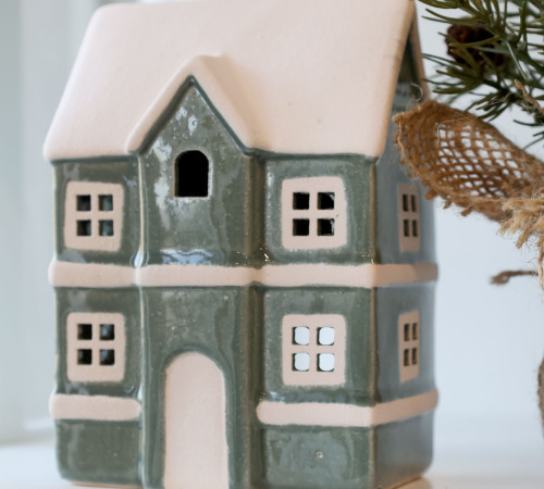 zelen&yacute; keramick&yacute;  domček Chamonix House 