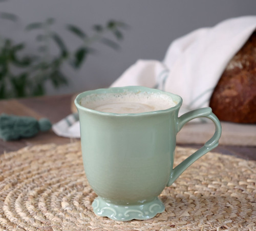 Provence Mug &ndash; Porcel&aacute;nov&yacute; hrnček v &scaron;alviovo-zelenej farbe 