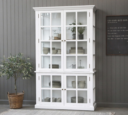 Biela presklenen&aacute; skrinka 