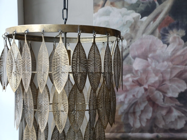 Men&scaron;&iacute; kovov&yacute; luster s l&iacute;stkami