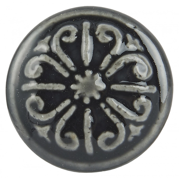 Tmavosivá keramická knopka s ornamentom