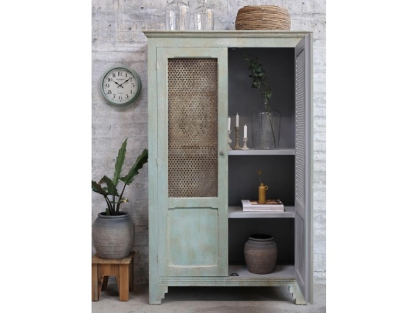 Modr&yacute;  star&yacute;  kabinet 