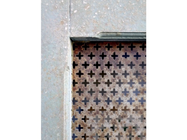 Modr&yacute;  star&yacute;  kabinet 