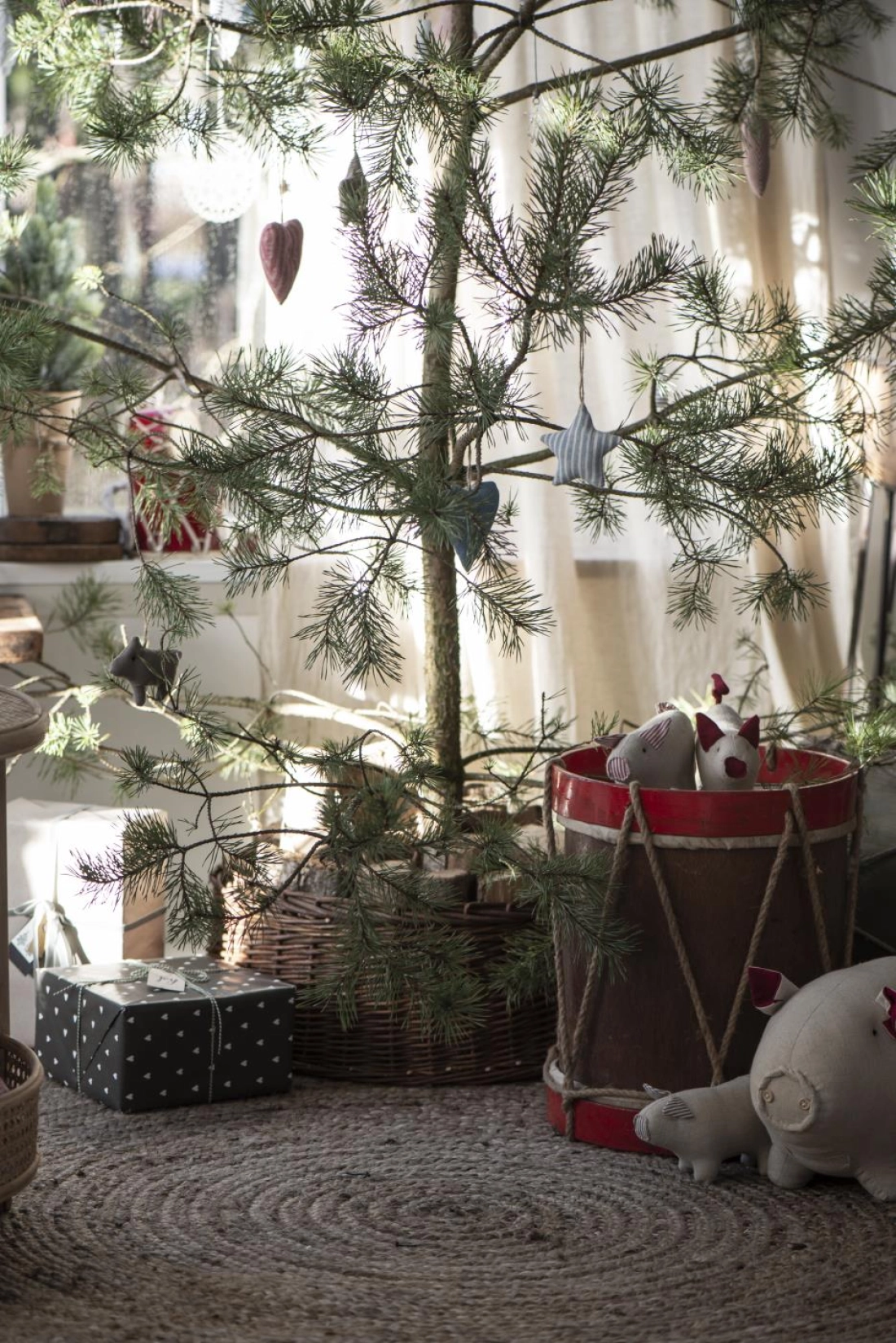 ratanov&yacute; kryt na stojan stomčeka