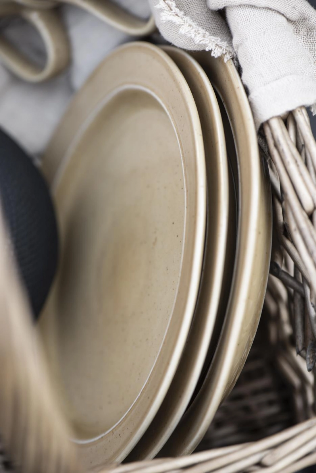 dezertn&yacute; tanier  Dunes mustard