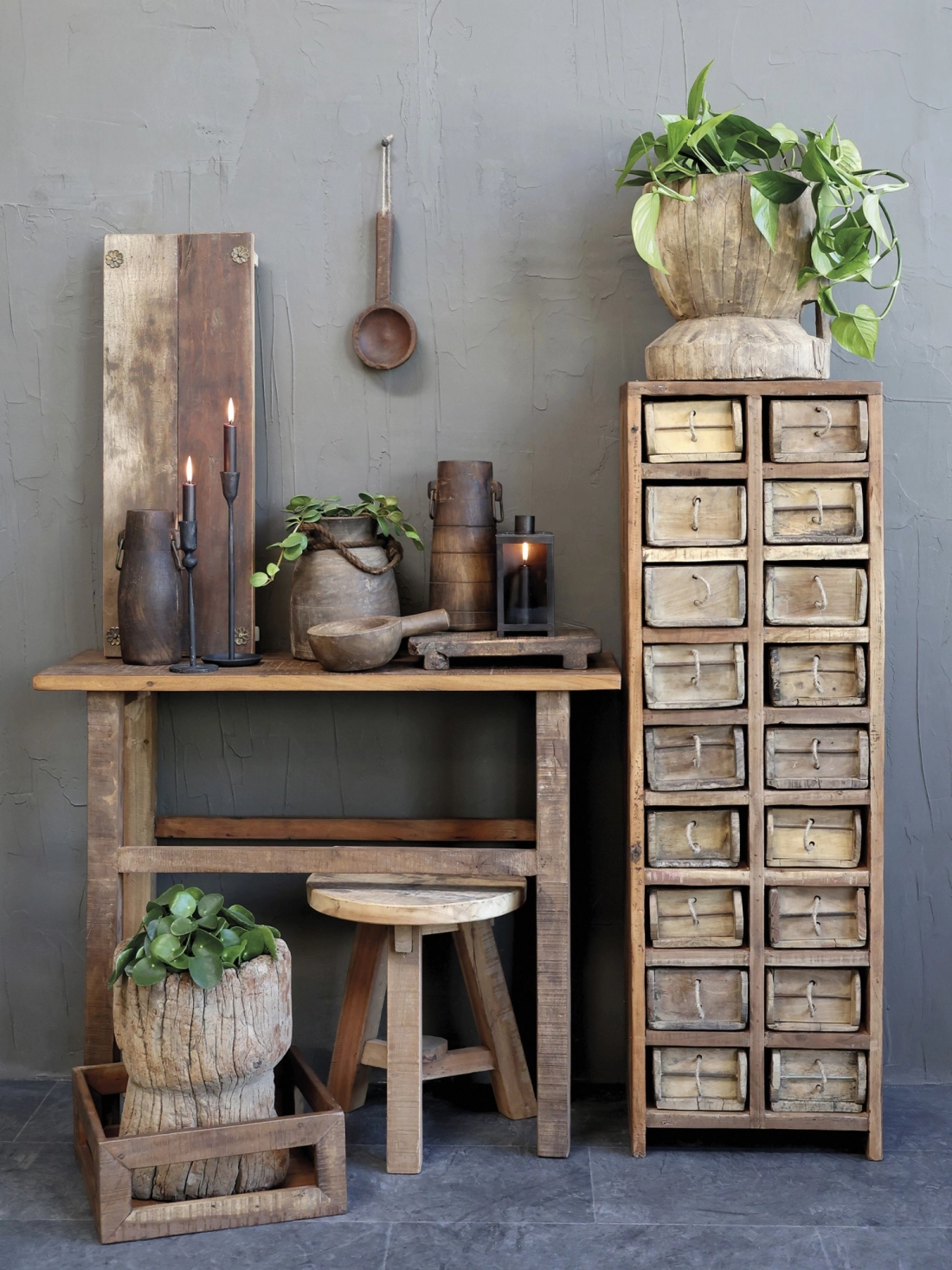 Grimaud skrinka s 18 debničkami/z&aacute;suvkami 