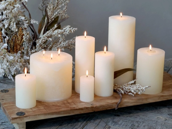 kr&eacute;mov&aacute; sviečka macon Pillar candle 40h 