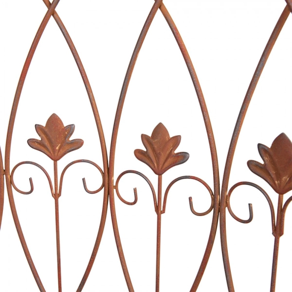 kovov&aacute; lavička 