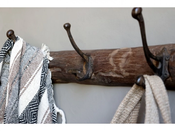 dreven&yacute; ve&scaron;iak Grimaud