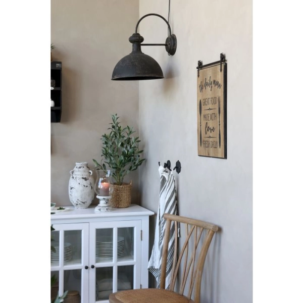 nástenná industriálna  lampa tmavá 