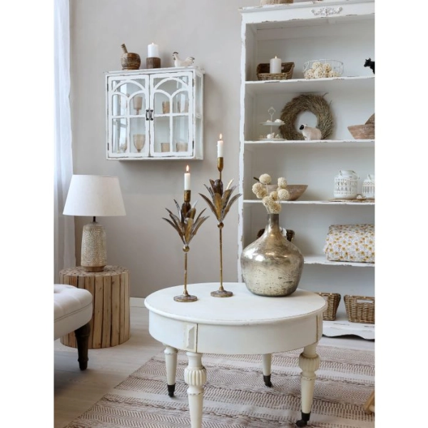 Mosadzn&yacute; vysok&yacute; svietnik s l&iacute;stkami