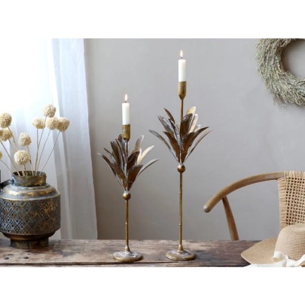 Mosadzn&yacute; vysok&yacute; svietnik s l&iacute;stkami