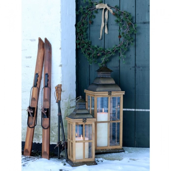 Vintage dreven&eacute;  lyže s palicami na dekor&aacute;ciu