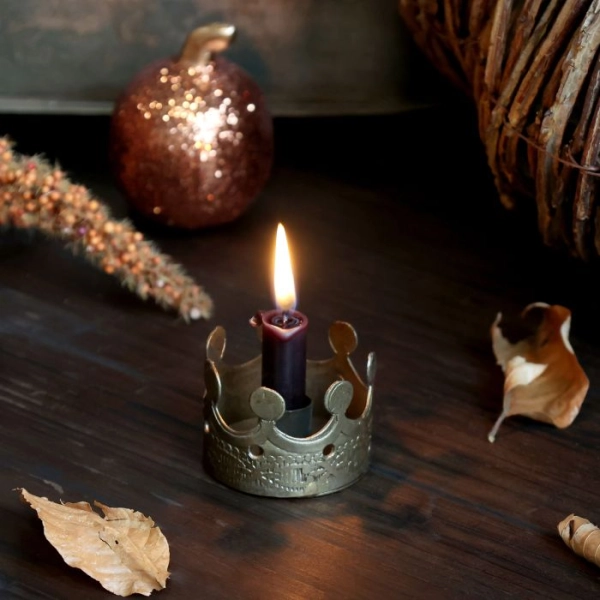 Svietnik  koruna na &uacute;zku večern&uacute; sviečku