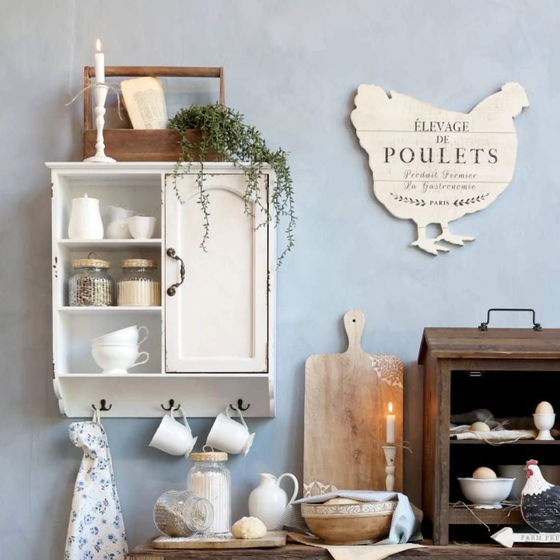 N&aacute;stenn&aacute; skrinka s 1 dverami a 3 policami