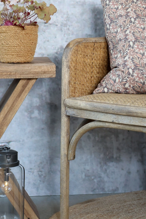 Star&aacute; franc&uacute;zska stolička 