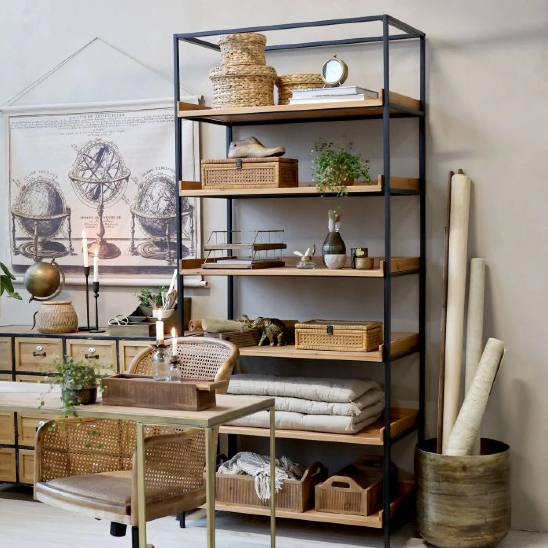 Kovovo- dreven&yacute; &uacute;ložn&yacute; industrial reg&aacute;l