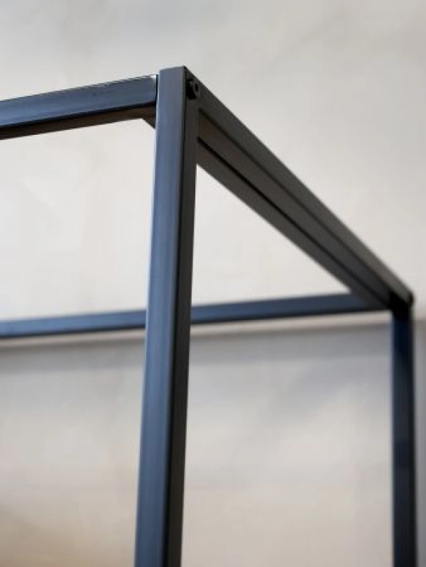 Kovovo- dreven&yacute; &uacute;ložn&yacute; industrial reg&aacute;l