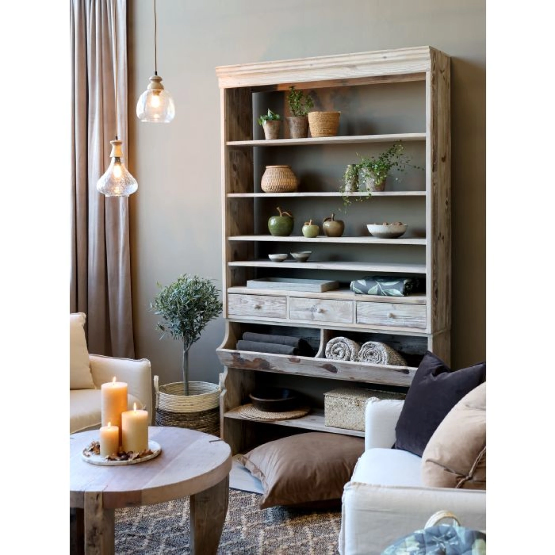 Policov&yacute; diel so z&aacute;suvkami 