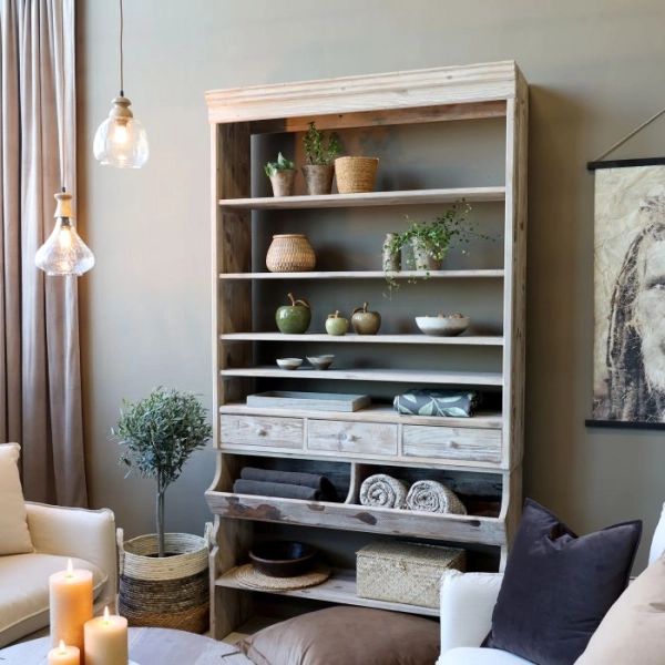 Policov&yacute; diel so z&aacute;suvkami 