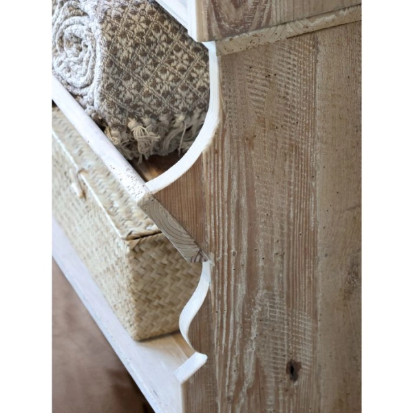 Policov&yacute; diel so z&aacute;suvkami 