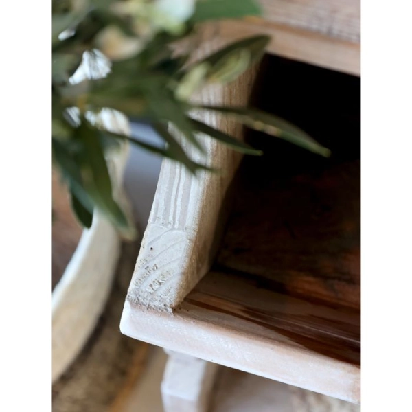 Policov&yacute; diel so z&aacute;suvkami 