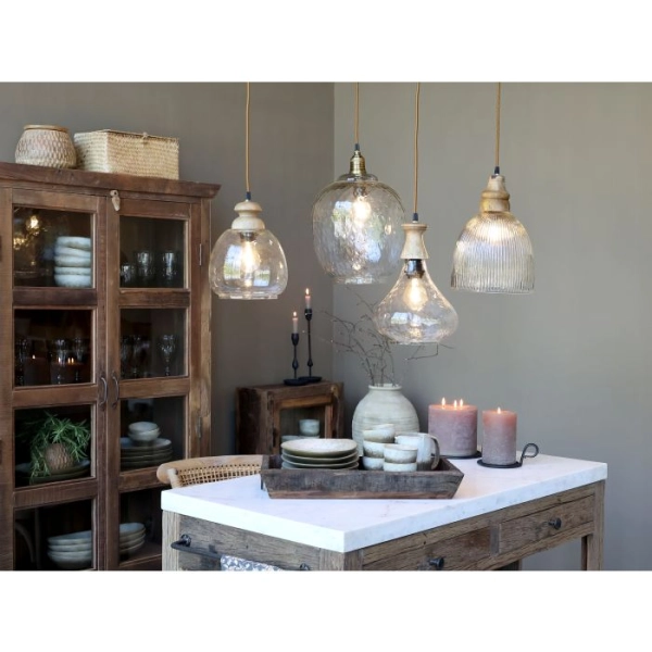 sklenen&aacute; lampa s drevom 