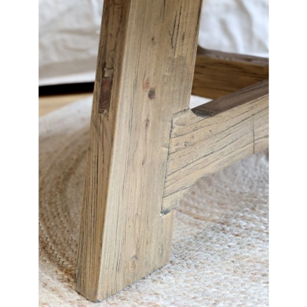 konferenčn&yacute; stol&iacute;k z recyklovan&eacute;ho dreva 