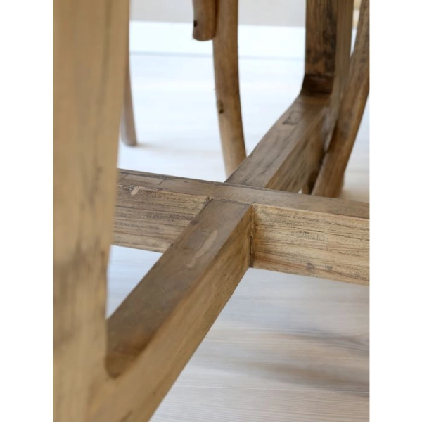 Okr&uacute;hly jed&aacute;lensk&yacute; st&ocirc;l