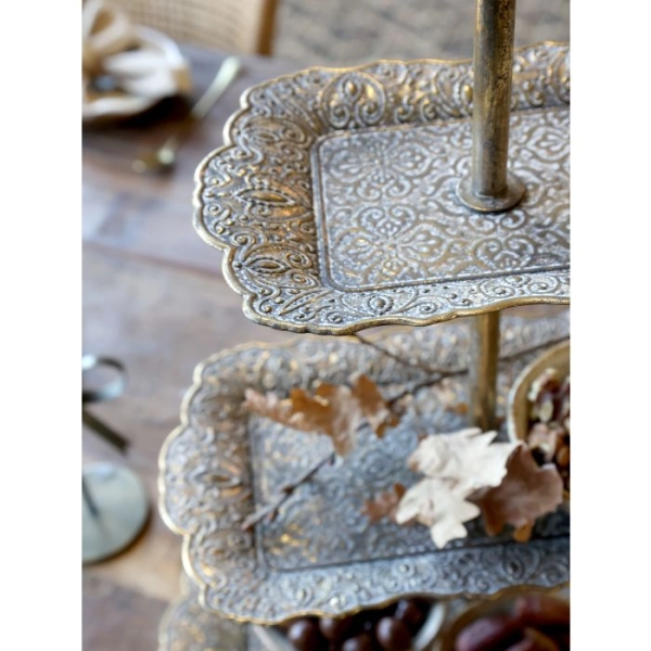 etaž&eacute;r s tromi podnosmi 