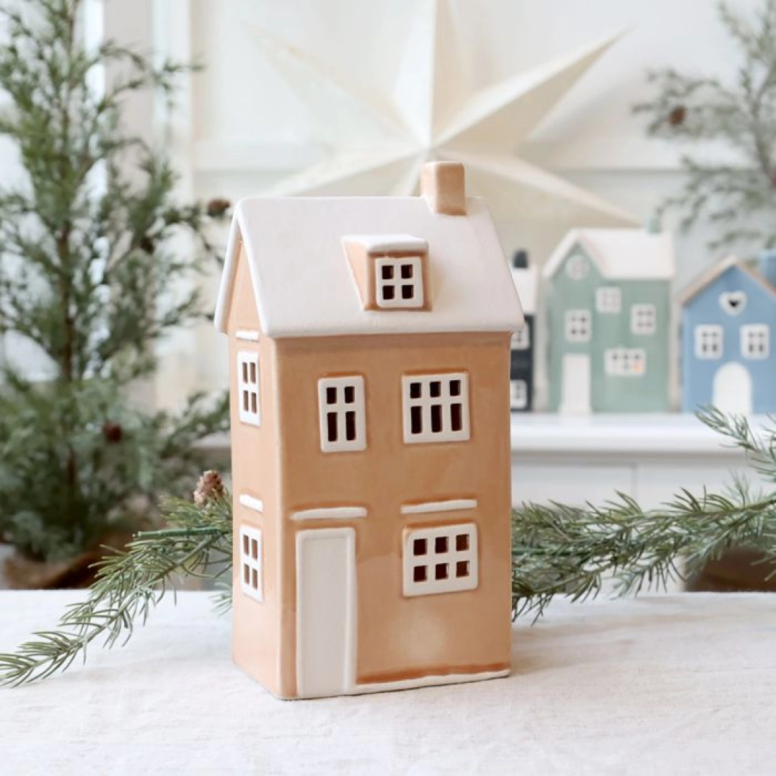 oranžov&yacute; keramick&yacute; domček Chamonix 