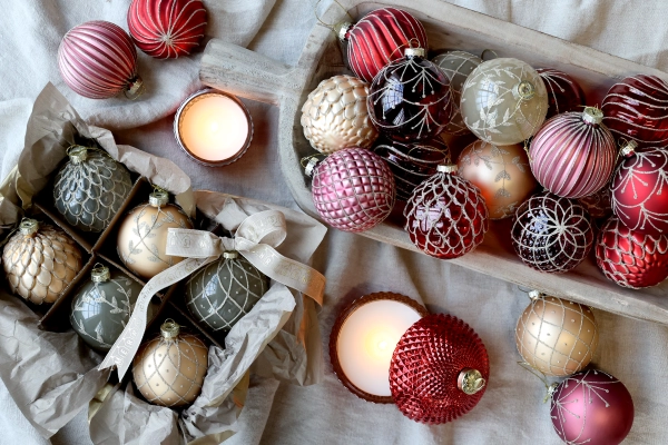 vianočn&eacute; sklenen&eacute;  gule  sada 6ks ručne maľovan&eacute; 