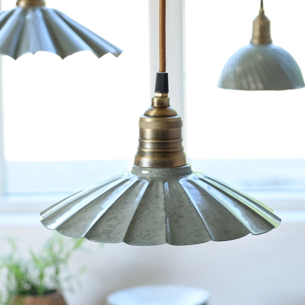 Lunel lampa v smaltovanej op&aacute;lovej farbe