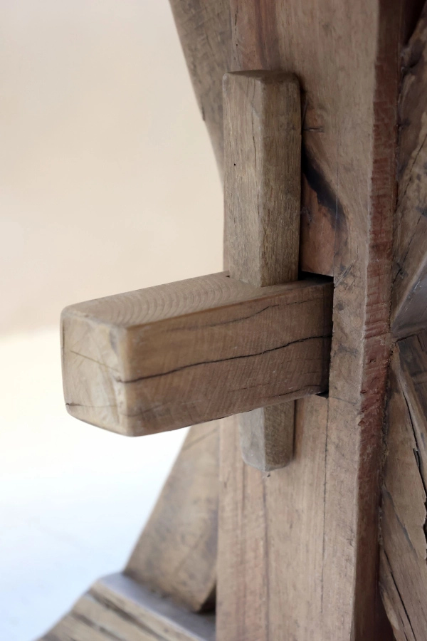 Jed&aacute;lensk&yacute; mas&iacute;vny st&ocirc;l Grimaud 