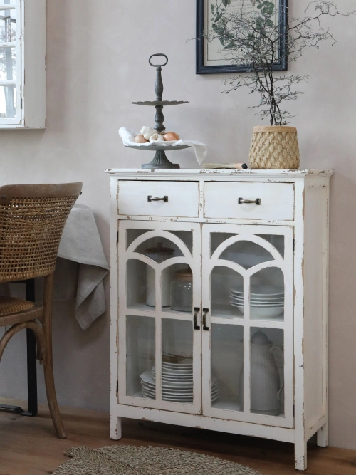 Biela vintage skrinka 