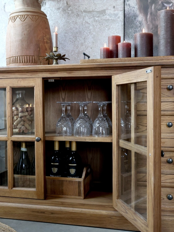 Luxusn&aacute; vitr&iacute;na Marseille pr&iacute;rodn&aacute; 