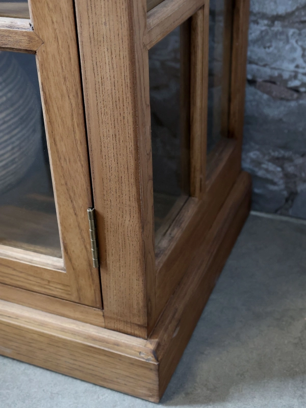 Luxusn&aacute; vitr&iacute;na Marseille pr&iacute;rodn&aacute; 