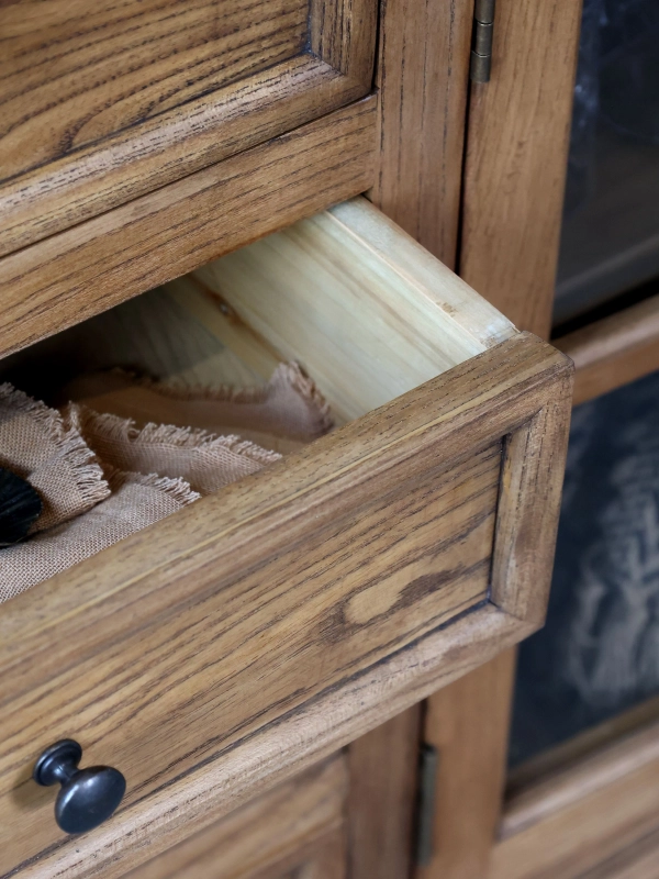 Luxusn&aacute; vitr&iacute;na Marseille pr&iacute;rodn&aacute; 