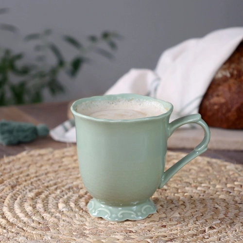 Provence Mug &ndash; Porcel&aacute;nov&yacute; hrnček v &scaron;alviovo-zelenej farbe 