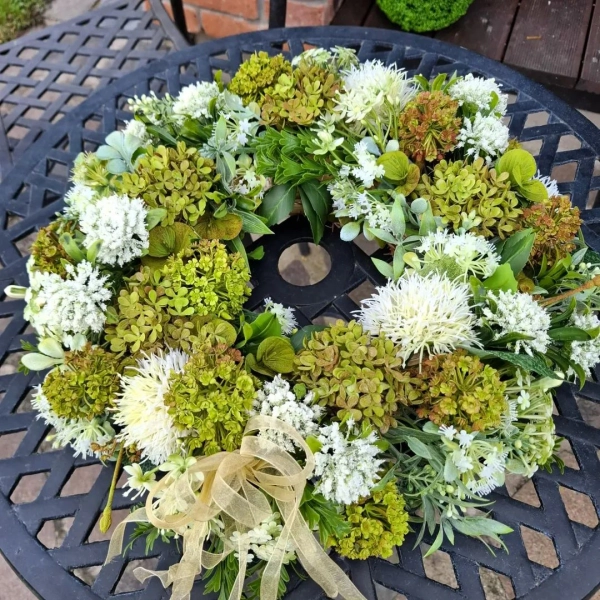 Zeleno - kr&eacute;mov&yacute; veniec  cca 40cm 