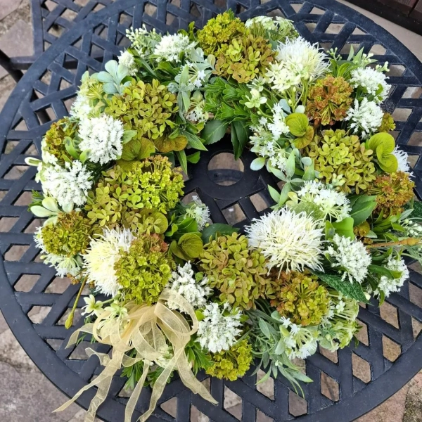 Zeleno - kr&eacute;mov&yacute; veniec  cca 40cm 