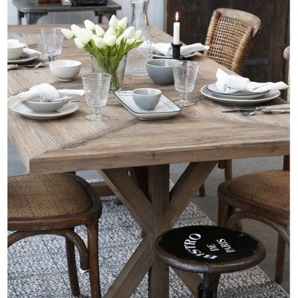 Franc&uacute;zsky jed&aacute;lensk&yacute; st&ocirc;l