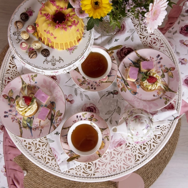 Romantic  kovov&eacute;  sedenie 